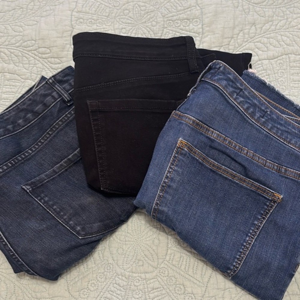 3 pairs of used jeans. 16p (16 short)